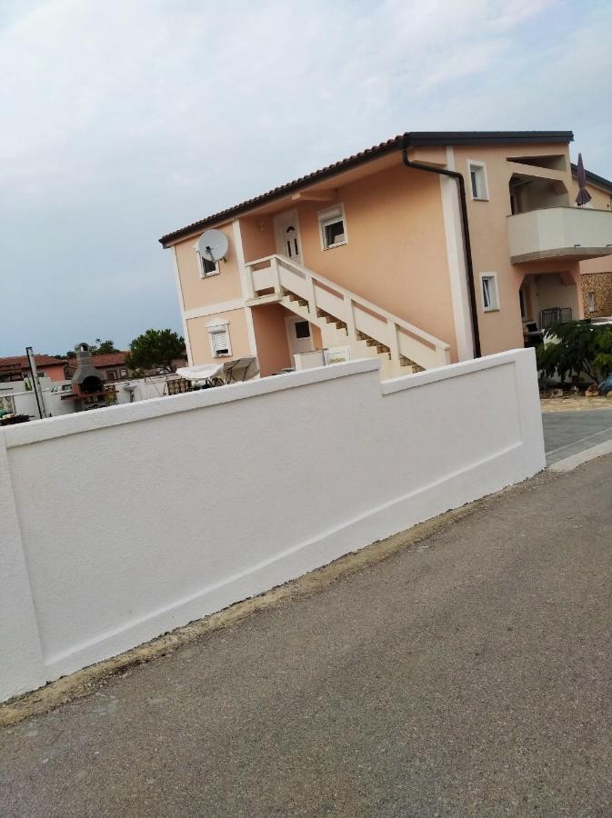 Apartmani Darija Vir Bagian luar foto